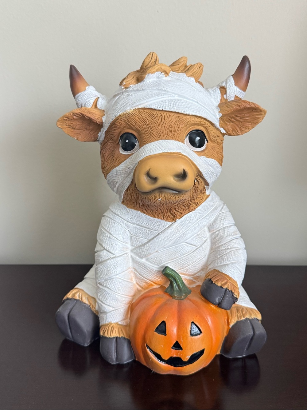Halloween mummy highland cow